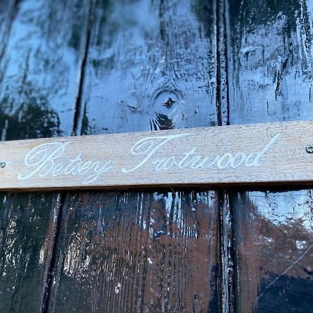 Betsey Trotwood. Historic Stylish 2-Bed Cottage. Blundeston 外观 照片