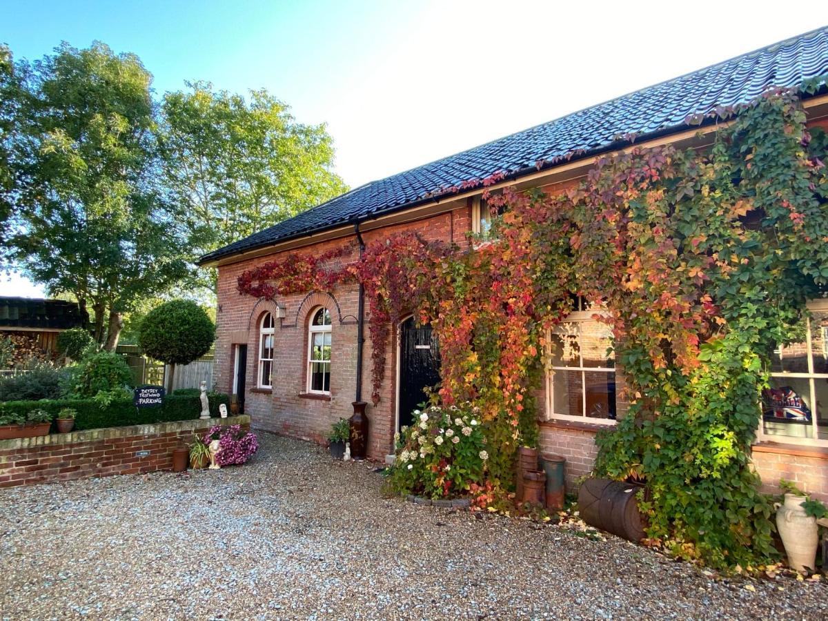 Betsey Trotwood. Historic Stylish 2-Bed Cottage. Blundeston 外观 照片
