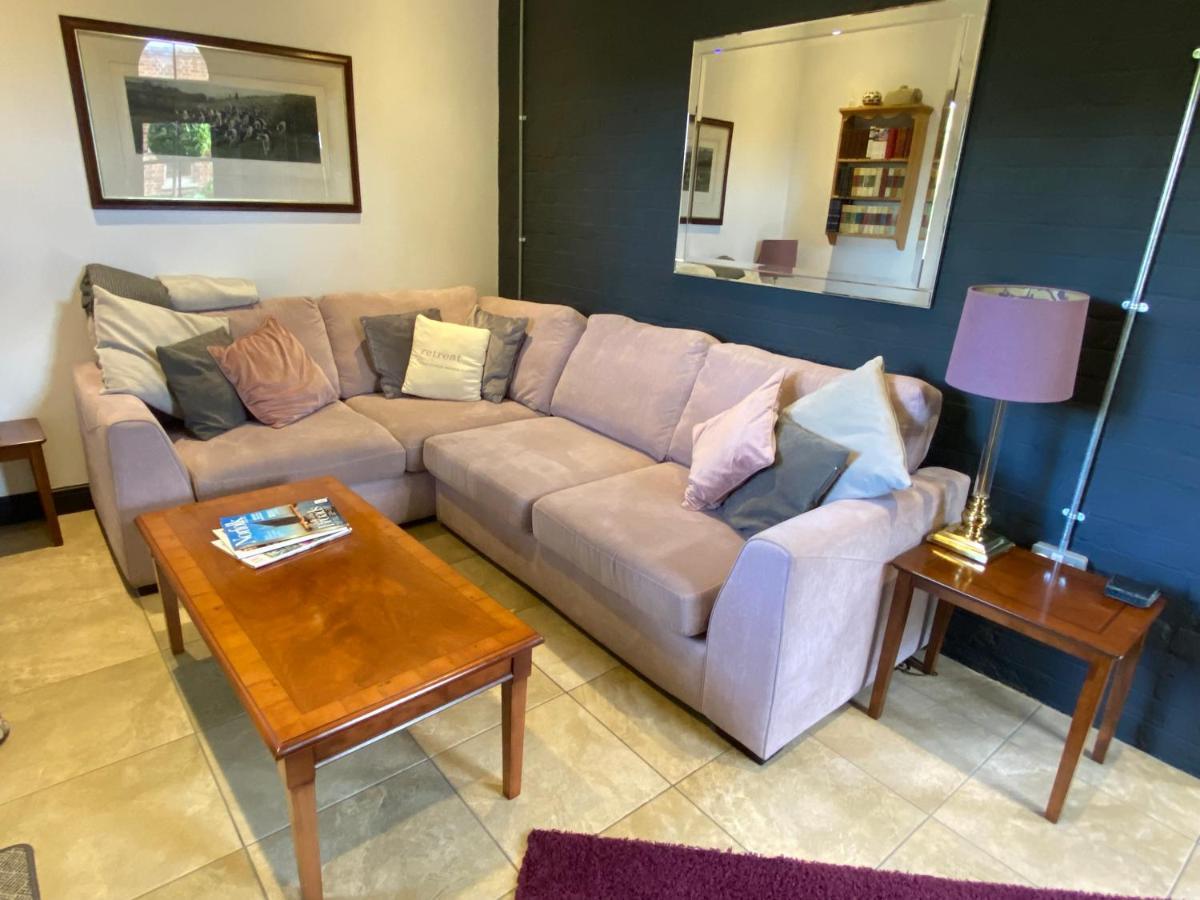 Betsey Trotwood. Historic Stylish 2-Bed Cottage. Blundeston 外观 照片