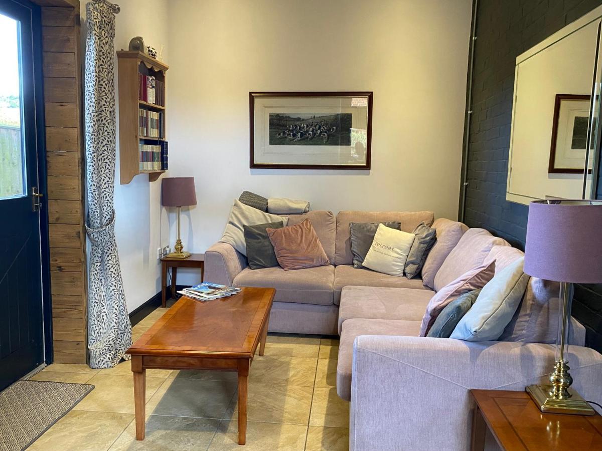 Betsey Trotwood. Historic Stylish 2-Bed Cottage. Blundeston 外观 照片