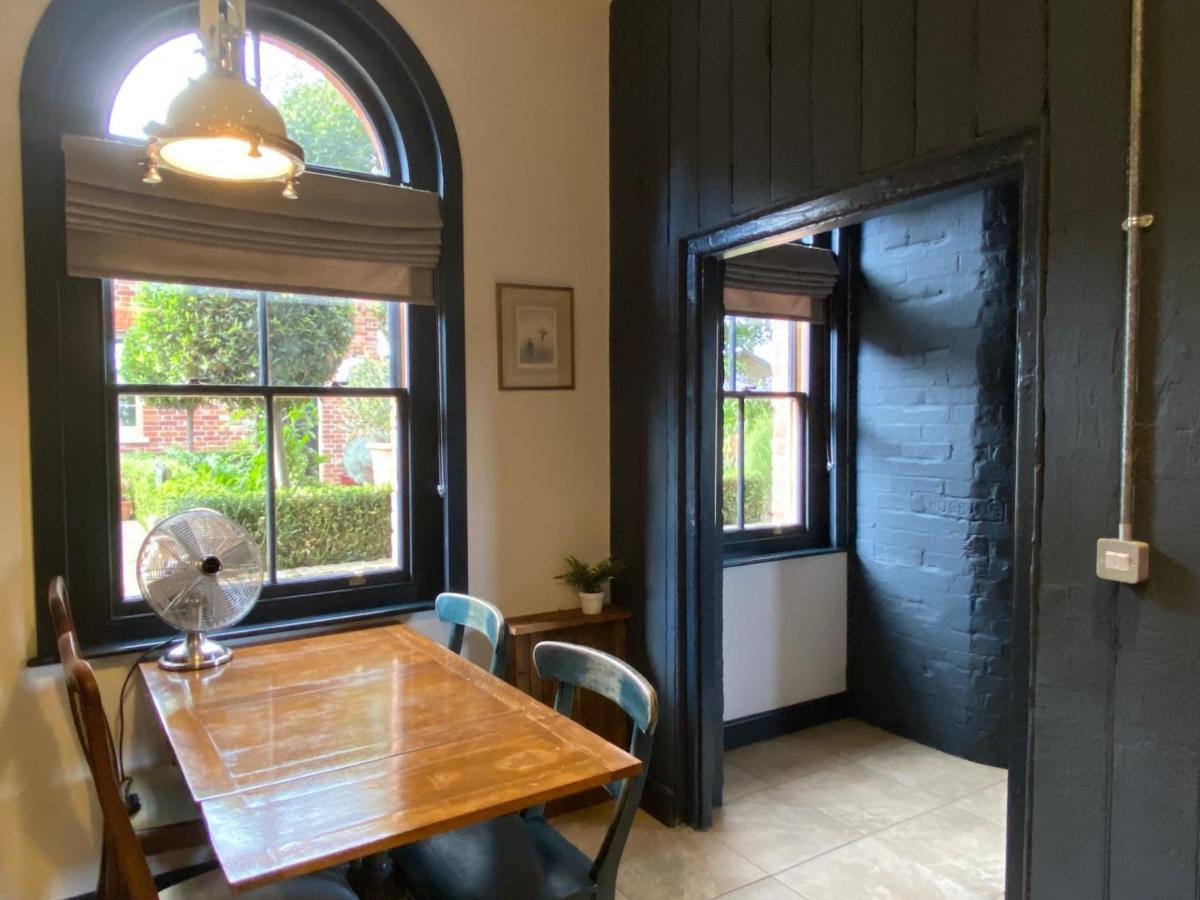 Betsey Trotwood. Historic Stylish 2-Bed Cottage. Blundeston 外观 照片